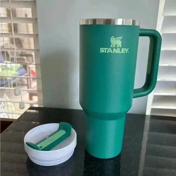 Stanley (40oz) - Picture 2 of 5